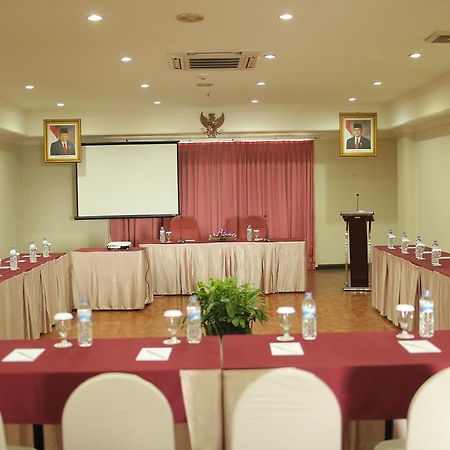 Weta International Hotel Surabaya Ngoại thất bức ảnh