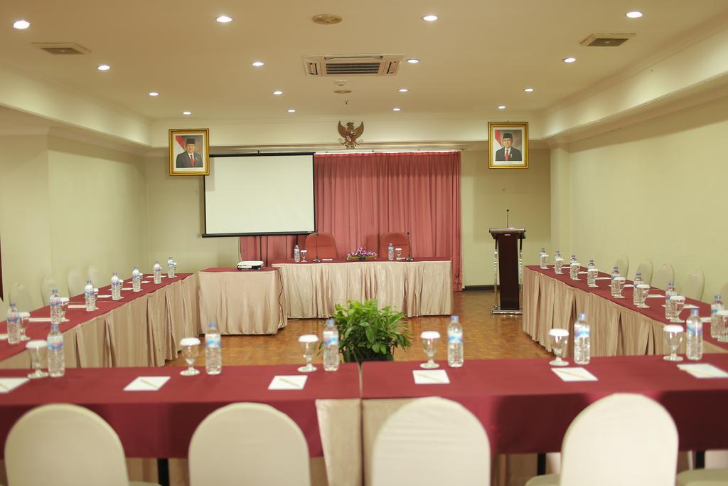 Weta International Hotel Surabaya Ngoại thất bức ảnh