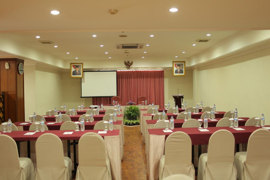 Weta International Hotel Surabaya Ngoại thất bức ảnh