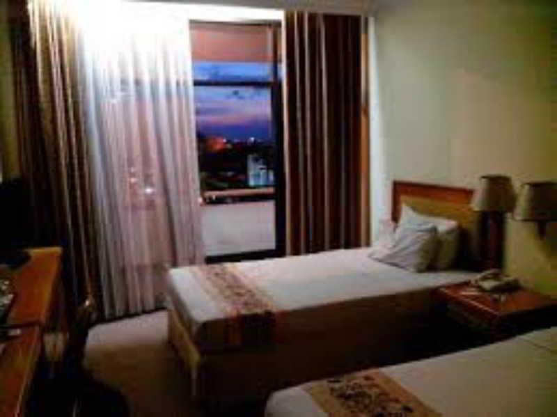 Weta International Hotel Surabaya Ngoại thất bức ảnh