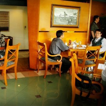 Weta International Hotel Surabaya Ngoại thất bức ảnh