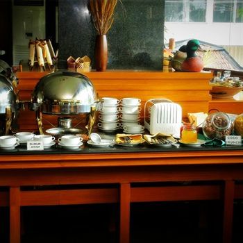 Weta International Hotel Surabaya Ngoại thất bức ảnh